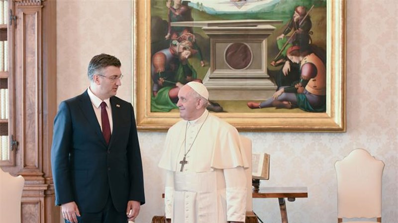 Premijer Plenković sa Svetim Ocem Franjom o bilateralnim odnosima, predsjedanju EU-om i globalno važnim pitanjima  